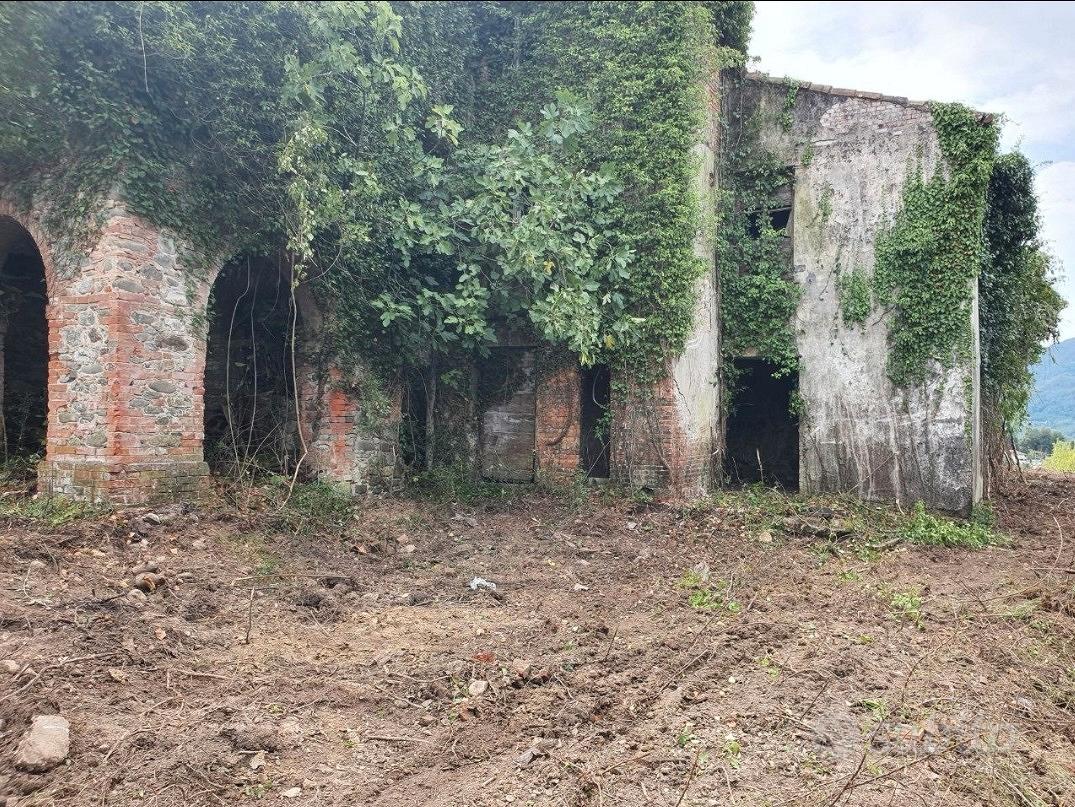 Rudere 600 mq con terreno 4 Ha - Vista 4