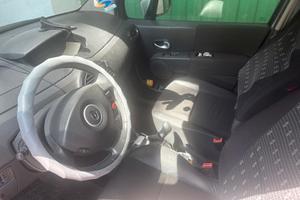 auto granmodus della Renault
