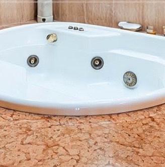vasca idromassaggio e sanitari