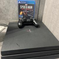PlayStation 4 slim con Spider-Man Miles Morales