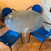 TAVOLO ROTONDO IN CRISTALLO con 4 sedie