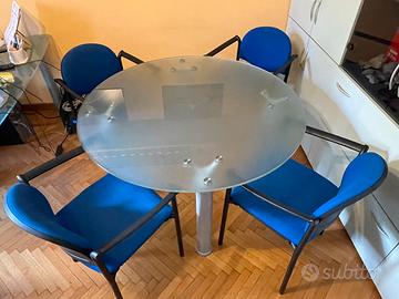 TAVOLO ROTONDO IN CRISTALLO con 4 sedie