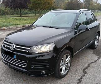 VW Touareg 3.0 V6 245 hp con gancio traino