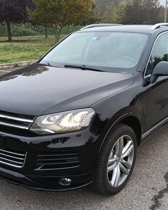VW Touareg 3.0 V6 245 hp con gancio traino