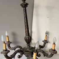 Lampadario antico in legno