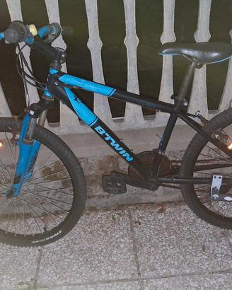bicicletta mountain bike b-twin rockrider 500 24 