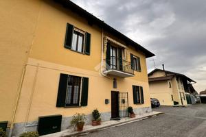CASA SEMINDIPENDENTE A MONTEVECCHIA