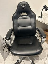 Sedia in pelle nera gaming trust GXT