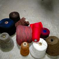  gomitoli o bobine di lana 