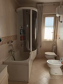 vasca con cabina doccia 