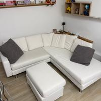 Divano angolare bianco con pouf contenitore