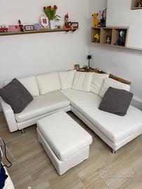 Divano angolare bianco con pouf contenitore