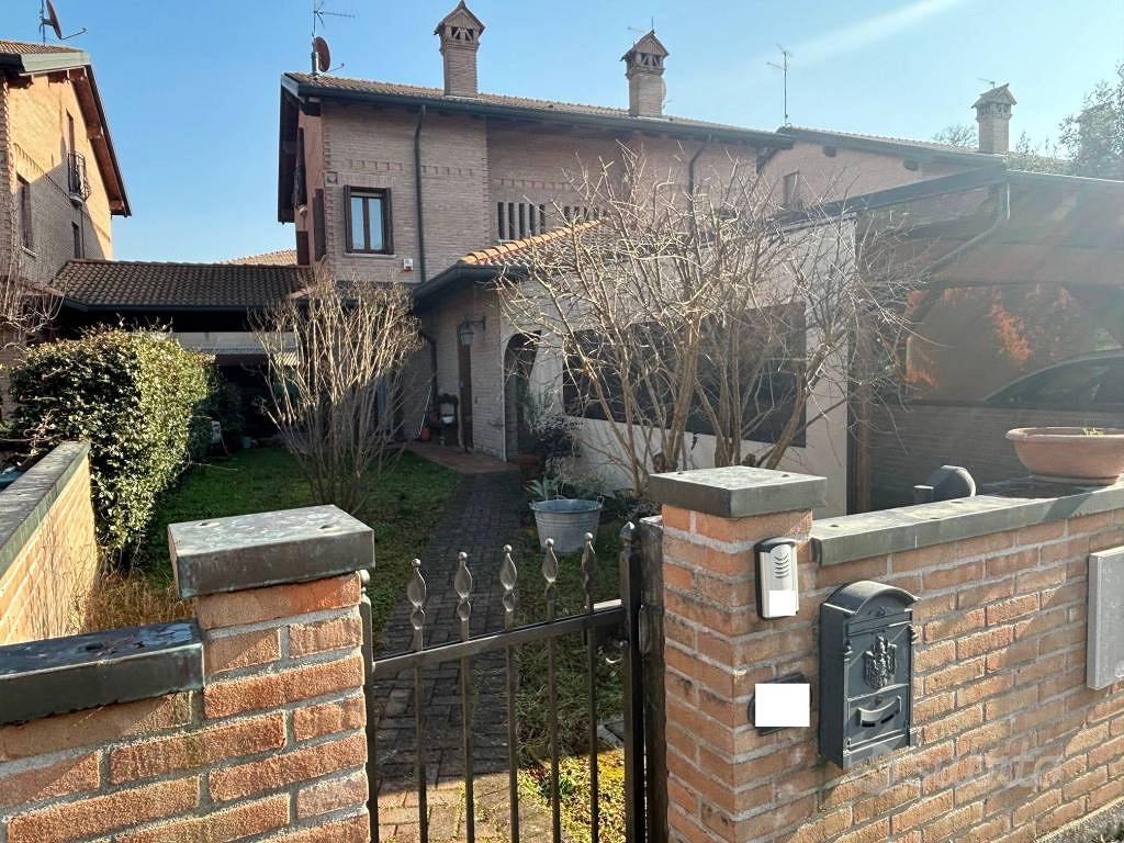 Villa di 219 m² con 5 locali e box auto a Ferrara