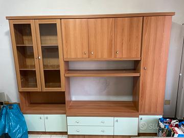 VETRINA E MOBILE DA SALOTTO