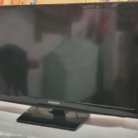 TV Samsung 24" con lcd rotto per ricambi UE24N4300
