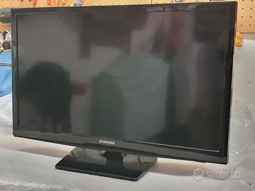 TV Samsung 24" con lcd rotto per ricambi UE24N4300