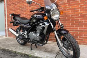Moto Kawasaki ER-5 2002.