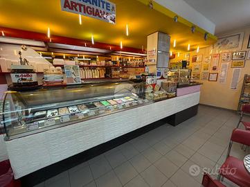 NEGOZIO A VIAREGGIO