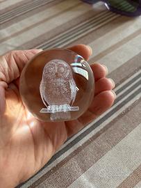 Gufo in sfera di vetro