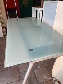 Tavolo/Scrivania con piano in vetro Ikea