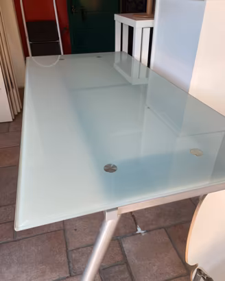 Tavolo/Scrivania con piano in vetro Ikea
