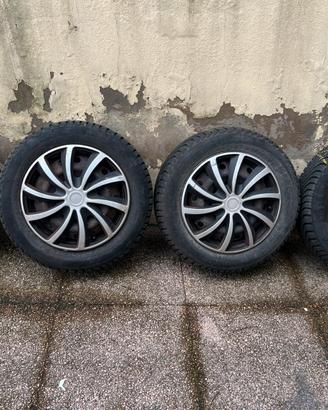 Treno gomme invernali 185/60 R15 per Toyota Yaris