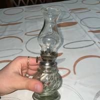 Lampada in vetro a petrolio o a olio vintage