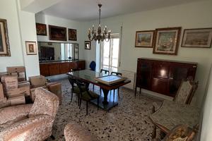 Ampio appartamento con 5 vani, veranda e balcone p