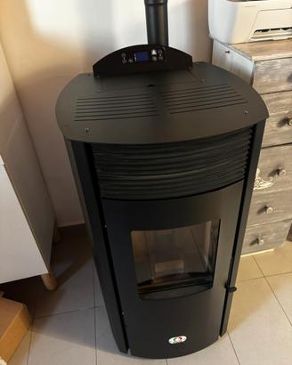 Stufa a pellet da 18 kW doppia canalizzazione