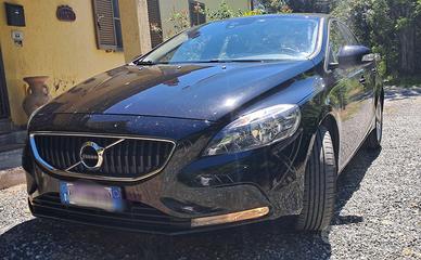 VOLVO V40 D2
