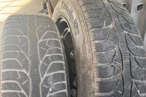 Set di 4 gomme invernali.