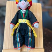 Bambola vintage thailandese di stoffa