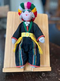 Bambola vintage thailandese di stoffa