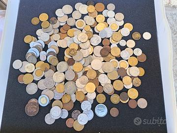 collezione contiene un gran numero di monete 