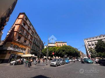 NEGOZIO A NAPOLI