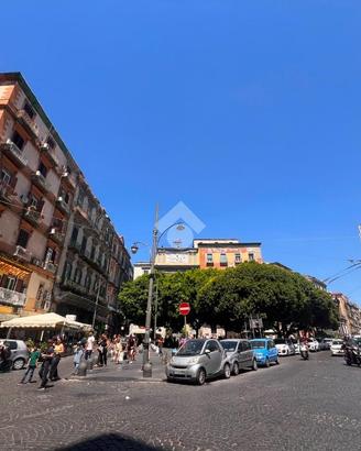 NEGOZIO A NAPOLI