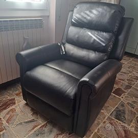Poltrona con alzapersona e massaggio