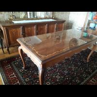 Credenza con specchio, tavolo