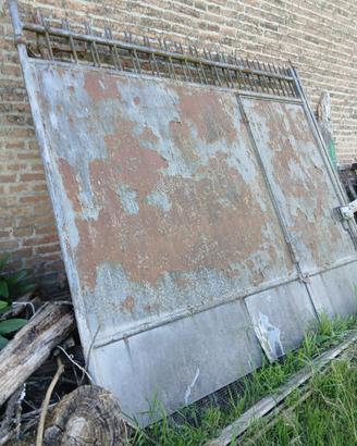 Cancello in ferro completo di porta