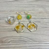 Set di orecchini e anello