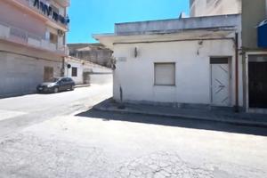 Casa singola,angolare in via roma