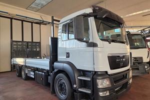 MAN TGS 26.320 6x2 - Pianale con rampe