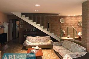 Casa indipendente di 500 m² con più di 5 locali e 