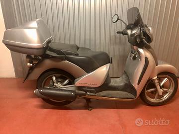 Aprilia scarabeo 200