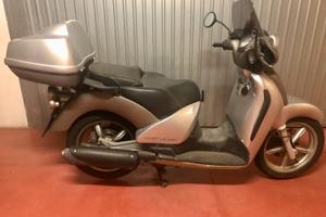 Aprilia scarabeo 200