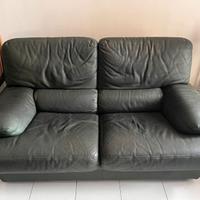  Divano in pelle verde