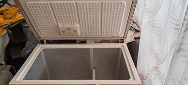 Congelatore a pozzetto 