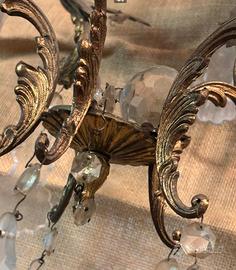 lampadario antico di stile francese