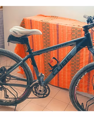 MOUNTAIN BIKE CUBE