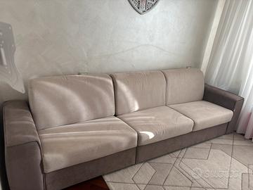 Divano letto con tre posti